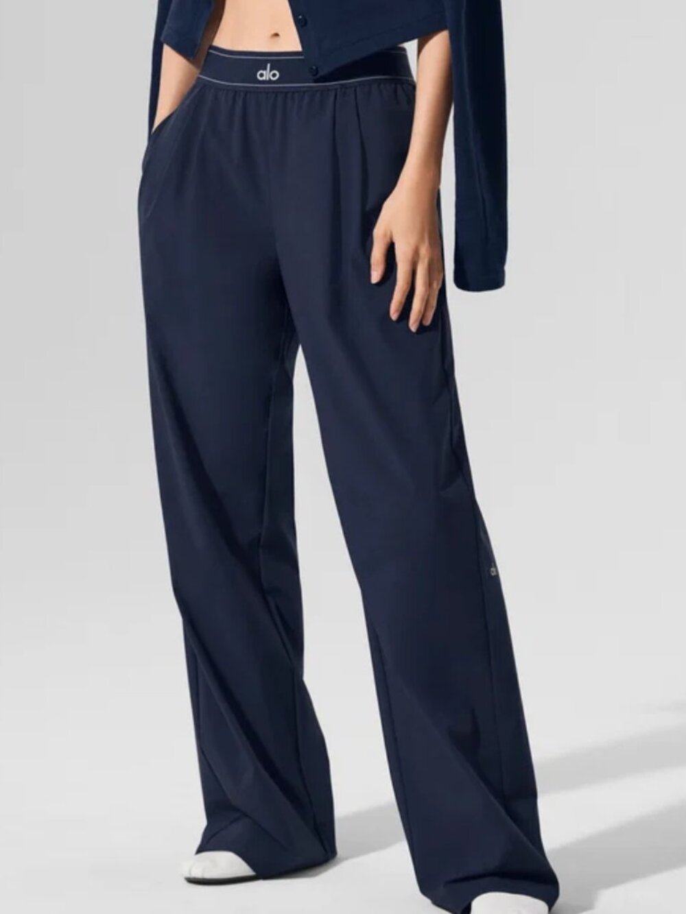 🎉Never Worn Navy ALO Yoga Suit Up Trouser (Regular)